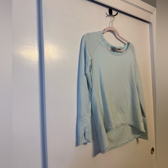 Women’s Light Blue Athleta Top - Picture 5 of 11